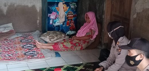 Prihatin Dengan Keadaan Penderita Tumor Payudara, Kasatbinmas Polres Serang Serahkan Bantuan