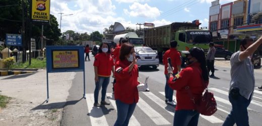 Cegah Penyebaran Pandemi Covid-19, KPBB Kabupaten Serang Bagikan Masker