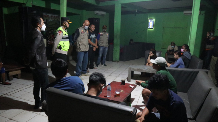 Tetap Buka Saat PPKM, Polres Serang Tutup Paksa Geros Cafe