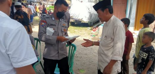 Perketat Pemberlakuan PPKM, Polsek Cikande Sebar Masker di Perkampungan