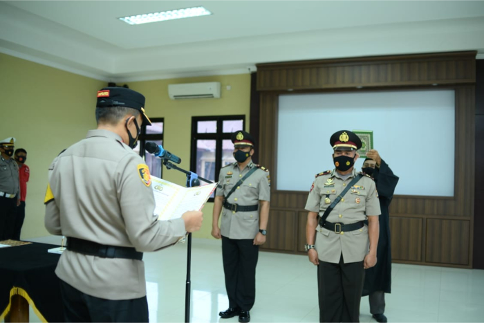 Sertijab Kapolsek Cikeusal, Kapolres Serang Minta Pengamanan Pilkades Serentak Maksimal