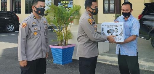 Jalankan Program Commander Wishes Kapolda Banten, Polres Serang Bagikan Bingkisan Lebaran Bagi Wartawan