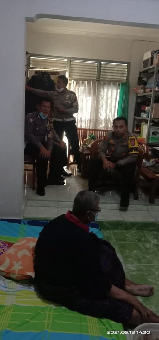 Ditengah Kesibukan, Kapolres Serang Luangkan Waktu Kunjungi Anggota Yang Sakit