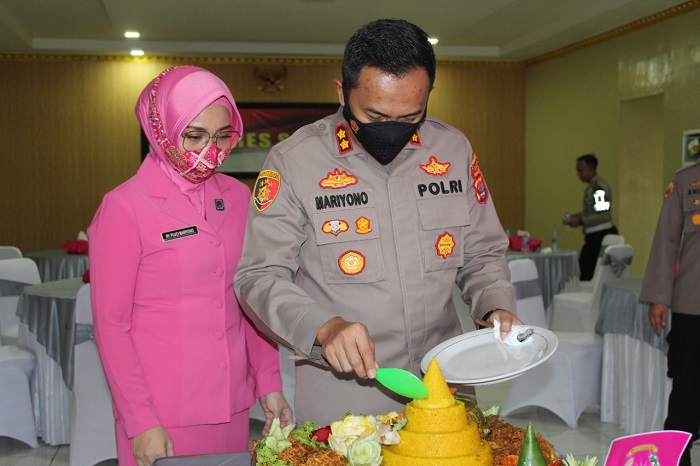 Didamping Ketua Bhayangkari, Kapolres Serang Resmikan Dua Gedung