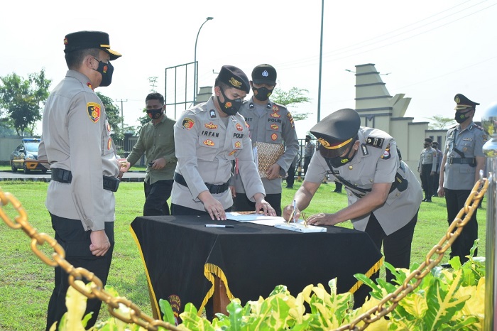 Pimpin Sertijab PJU dan Dua Kapolsek, Ini Pesan Kapolres Serang