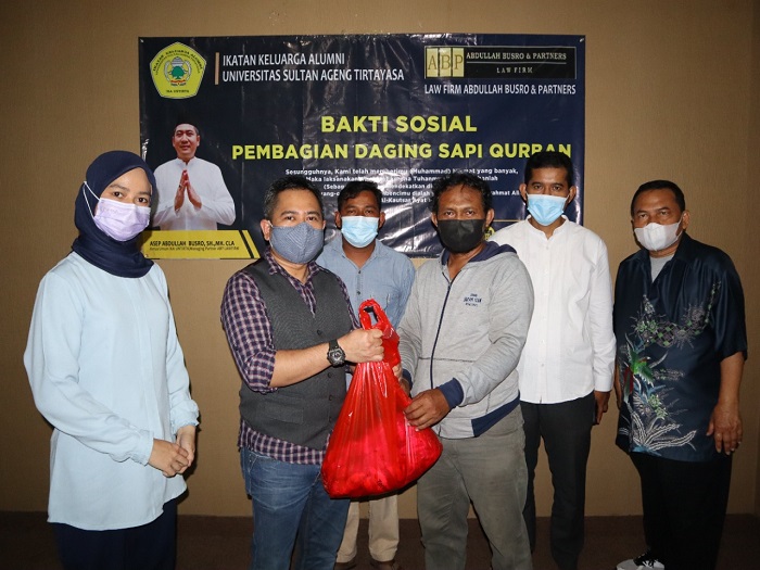Ditengah Pandemi Covid-19, IKA Untirta dan ABP Law Firm Sebar 200 Paket Daging Qurban Bagi Kaum Dhuafa
