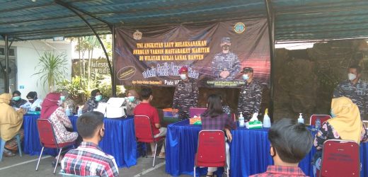 TNI AL Banten Gelar Serbuan Vaksinasi Berkelanjutan Ke-V Kepada Masyarakat Maritim di Wilker AL Banten