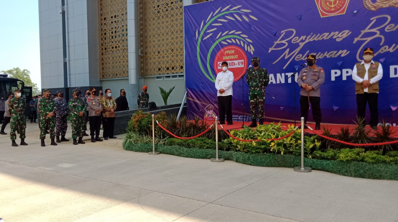 Lanal Banten Dampingi Kunjungan Panglima TNI dan Kapolri di Serbuan Vaksin dan Pelepasan Bantuan PPKM Darurat
