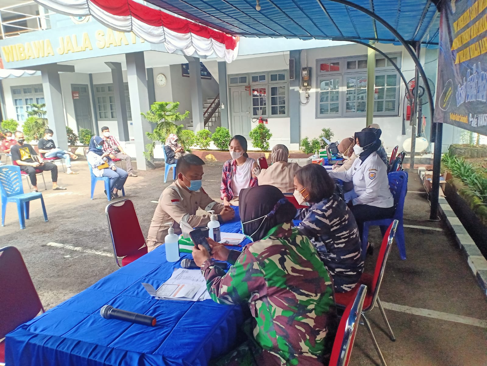 TNI AL Banten Tetap Semangat Melaksanakan Serbuan Vaksin Terus Menerus Kepada Masyarakat