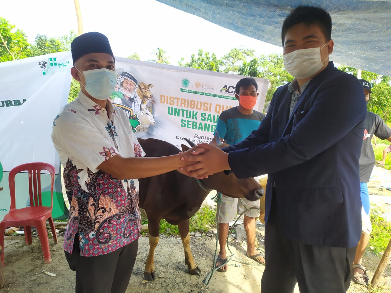 Tim Relawan Sedekah Dan Patungan Kurban Berbagi Hewan Qurban Untuk Masyarakat