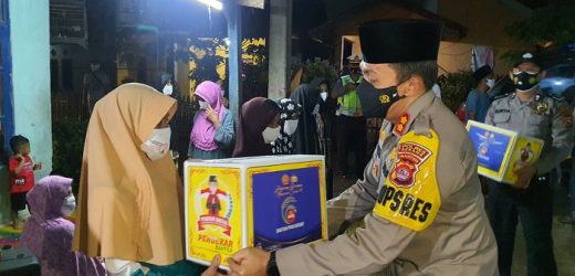 Kapolres Serang Bagikan Langsung Bansos PPKM Darurat di Slum Area