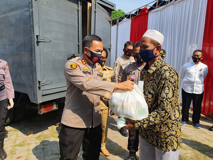 PPKM Darurat, Polres Serang Bagikan 600 Paket Sembako Bagi Warga Cikande