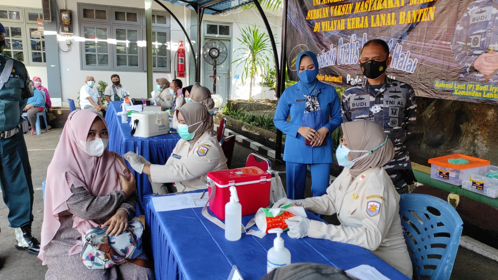 TNI AL Banten Tetap Gencarkan Vaksinasi Dosis Kedua Untuk Masyarakat Maritim Banten