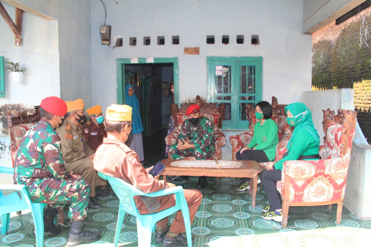 Grup 1 Kopassus dan Ibu Ketua Persit KCK Cabang II Grup 1 PCBS Kopassus Silaturahmi Dengan Veteran Pejuang 45