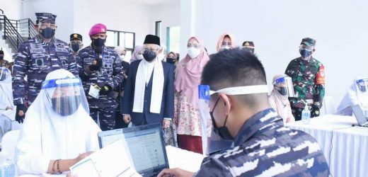 Danrem 064/MY Mendampingi WAPRES Meninjau Vaksinasi di Tanara
