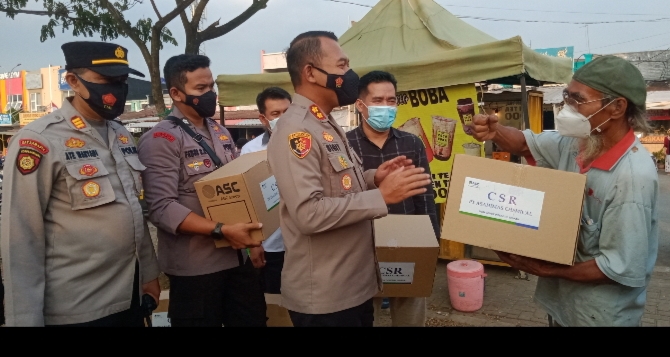 Kapolres Cilegon Polda Banten melaksanakan Baksos Di Bunderan Cibeber
