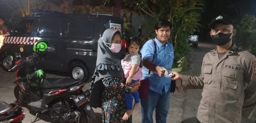 Personil Polsek Kramatwatu Gencar Bagikan Masker Meski Zona Kuning