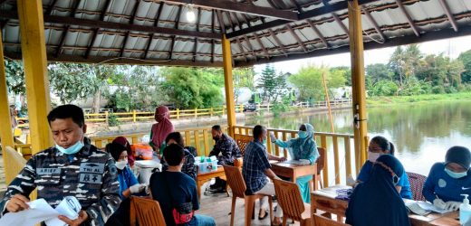 Percepetan Serbuan Vaksin Maritim, Warga Situ Rawa Arum Terima Vaksin Dosis 2