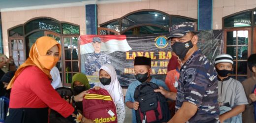 Jumat Berkah, Danlanal Banten Santunan Pelengkapan Sekolah Dan Sholat 100 Anak Yatim