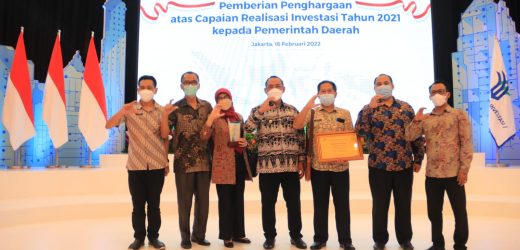 Pemkot Cilegon Terima Penghargaan Atas Pencapaian Realisasi Investasi 2021