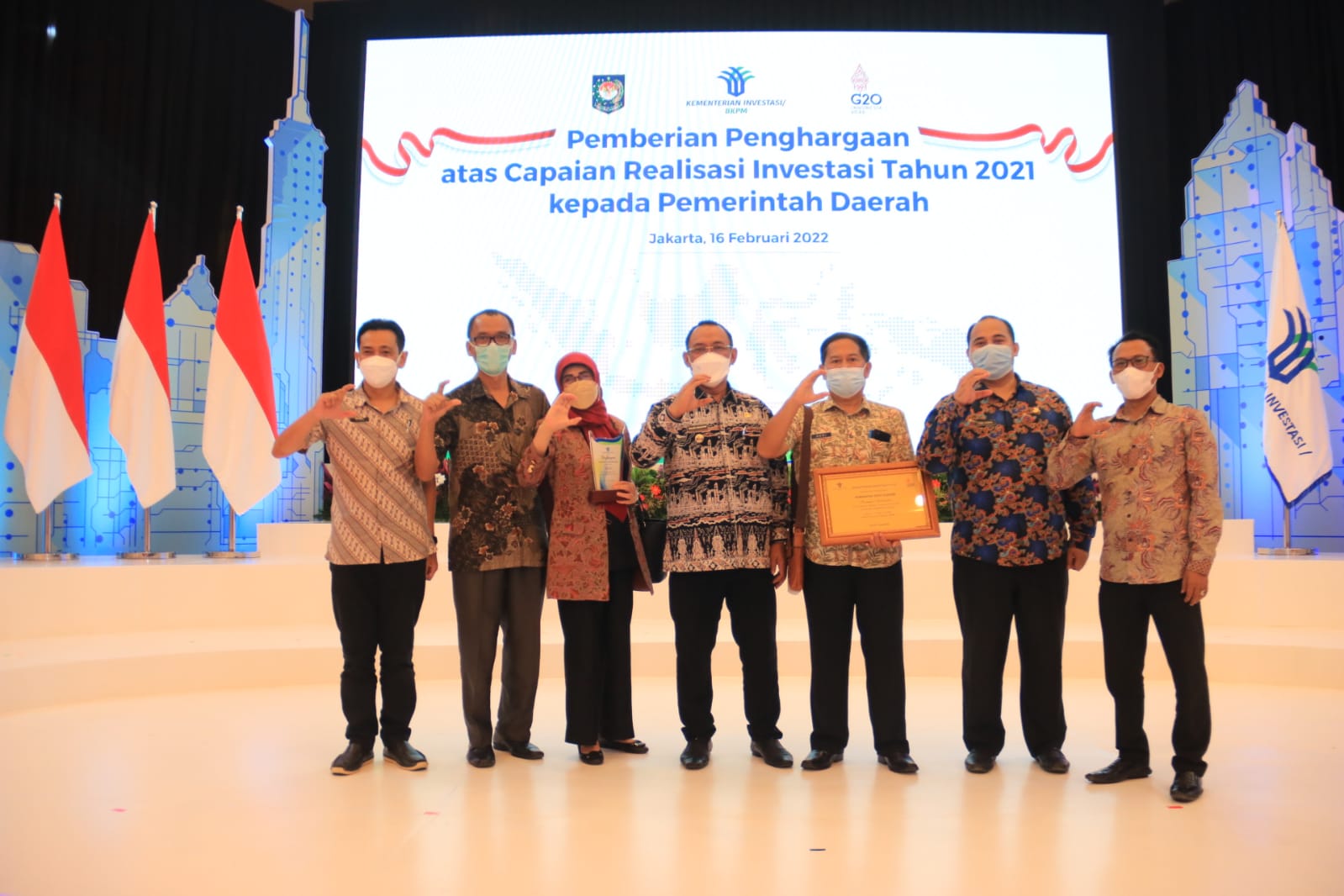 Pemkot Cilegon Terima Penghargaan Atas Pencapaian Realisasi Investasi 2021