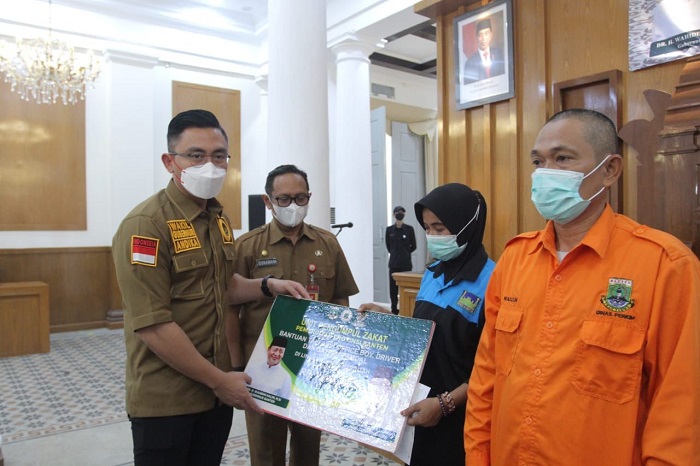 Dibagikan Wagub Andika, THR dari Zakat ASN Banten Total Rp2,4 M untuk 2.400 Pegawai Tak Tetap