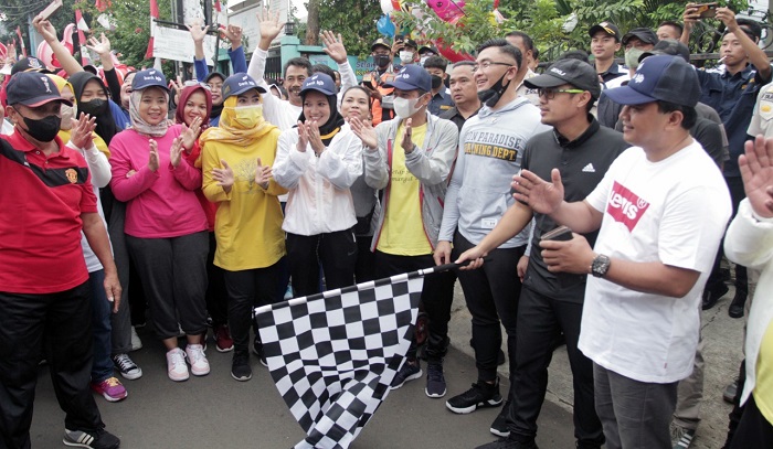 HUT Ke 42 Pamulang Timur, Ribuan Warga Jalan Santai Bersama Andika Hazrumy