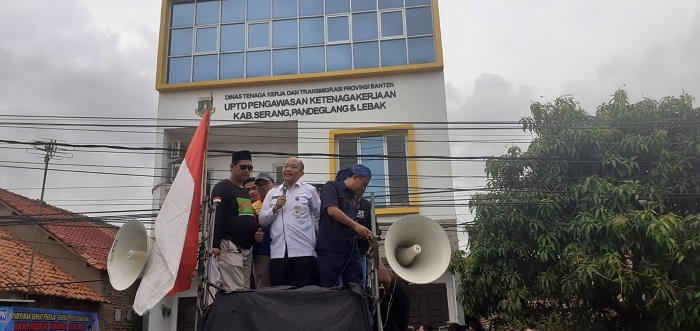 Dihadapan Ratusan Buruh, Kadisnakertrans Banten Janji Tuntaskan Laporan Pengaduan Yang Sudah Dua Tahun Mandek