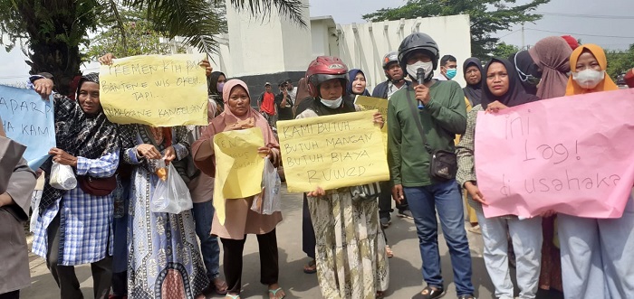 Sudah Satu Bulan Dilarang Berjualan, Puluhan PKL Banten Lama Geruduk KP3B
