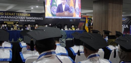 Mantan Wagub Banten, Bawakan Orasi Ilmiah Dihadapan Wisudawan Universitas Muhammadiyah Tangerang