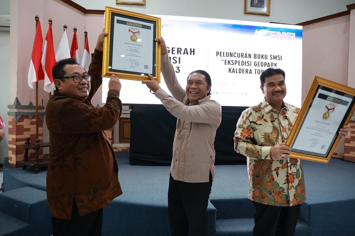 Berkontribusi Atas Pembangunan Pers, Pj Gubernur Banten Raih Anugerah Sahabat Pers SMSI