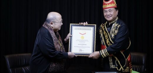 Benny J Mamoto Terima Dua Rekor MURI Untuk Museum Anti-Narkoba dan Museum Manguni