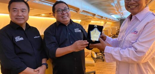 Sebagai Bentuk Kemitraan, SMSI Sematkan Atribut Kepada Sekretaris DPD PDIP Lampung