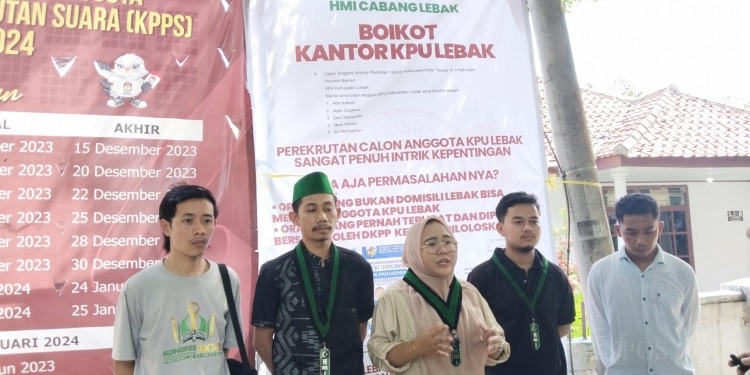 Rekrutment Komisioner Penuh Kejanggalan, HMI Lebak Boikot Kantor KPU