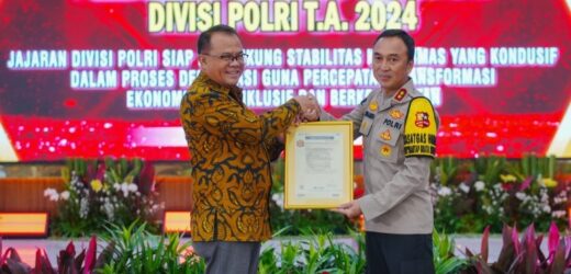 Kapolri Apresiasi Divhumas Atas Sertifikasi ISO 9001: 2015