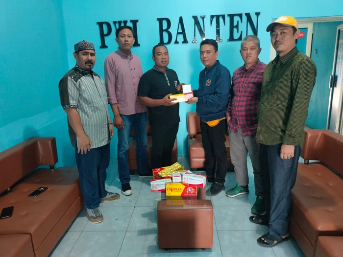 Biar Segar dan Bugar, PWI Banten Bekali Wartawan Suplemen Vitamin