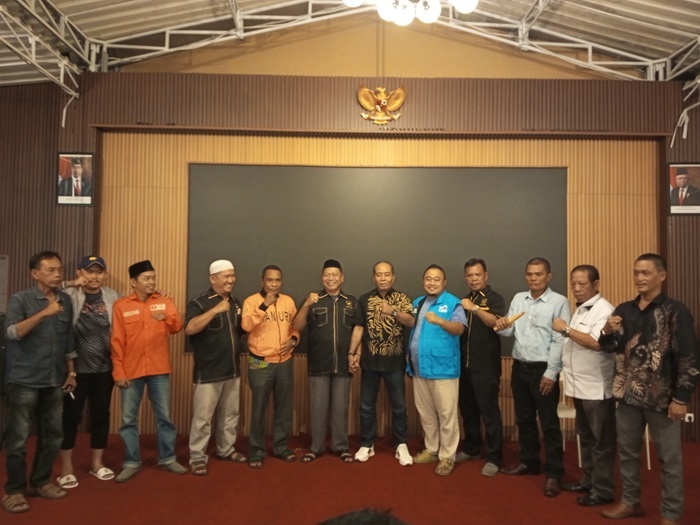 Batal Nyalon Bupati Serang, Abah Otong Dukung Penuh Paslon Andika-Nanang