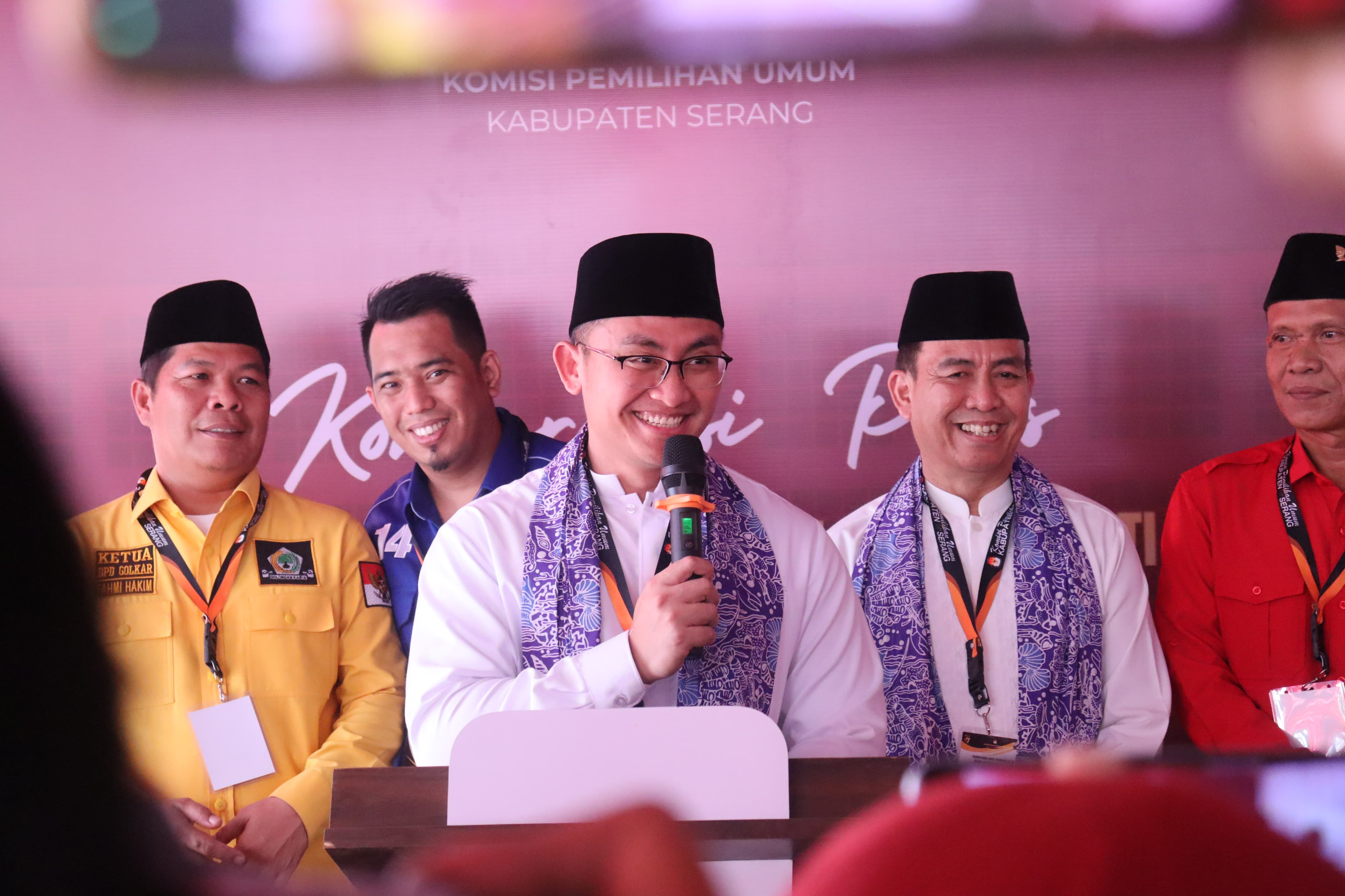 Andika Hazrumy Bersama Nanang Supriatna Jadi Calon Bupati Pertama Yang Mendaftar ke KPU Kabupaten Serang