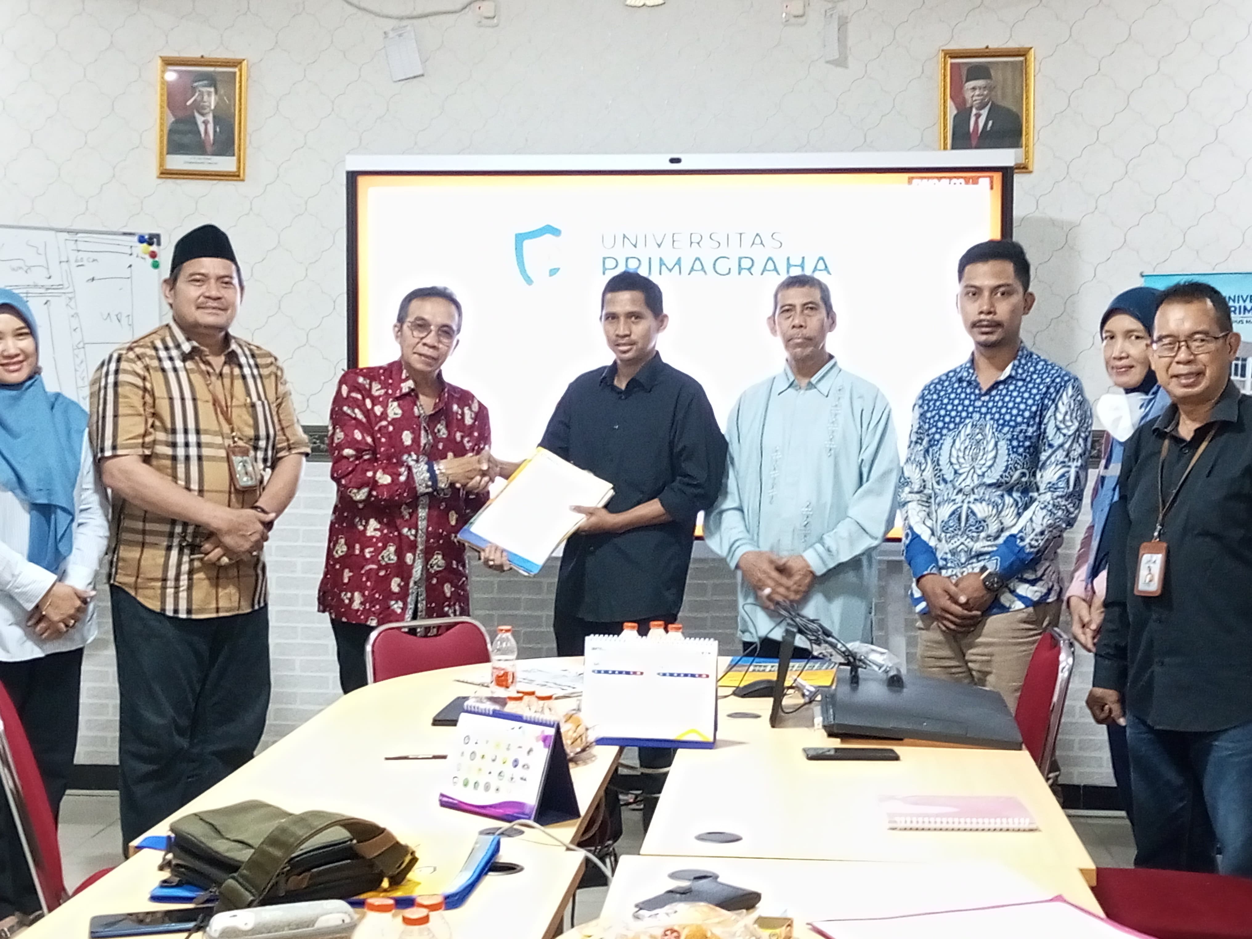 Bersama Jajaran Senat dan Yayasan, Tim P3R UPG Terima Berkas Pencalonan Rektor 2024-2028