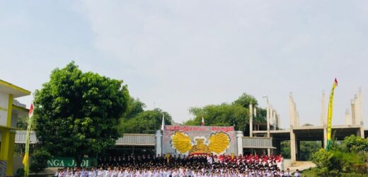 Pesan Kebangsaan Kombes Pol Ade Rahmat Idnal Bagi Santri Ponpes Darussalam Koposari Pada Upacara HUT RI Ke-79