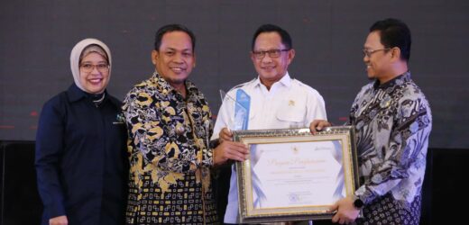 Mendagri Berikan Penghargaan  Anindhita Wistara Data Kepada Pemkot Tangerang
