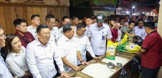Gubernur Banten Dampingi Mendagri Tinjau Harga Pangan di Pasar Induk Rau, Kota Serang