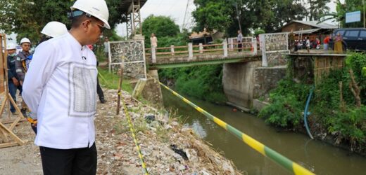 Pastikan Kota Serang Bebas Banjir, Gubernur Banten Soni Tinjau Normalisasi Sungai Cibanten