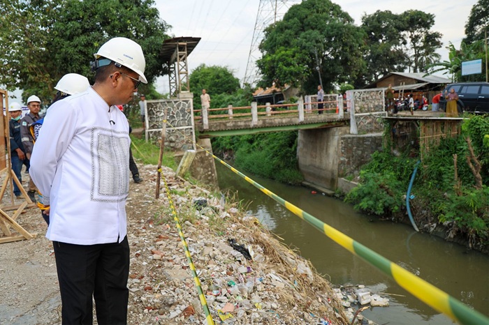 Pastikan Kota Serang Bebas Banjir, Gubernur Banten Soni Tinjau Normalisasi Sungai Cibanten