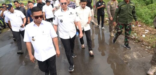 Gubernur Andra Soni Tinjau Pembangunan Frontage Flyover Unyur untuk Atasi Kemacetan