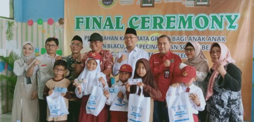 Peduli Kesehatan Mata Anak, BAZNAS Cilegon Salurkan Kacamata Gratis ke SDN Pabean