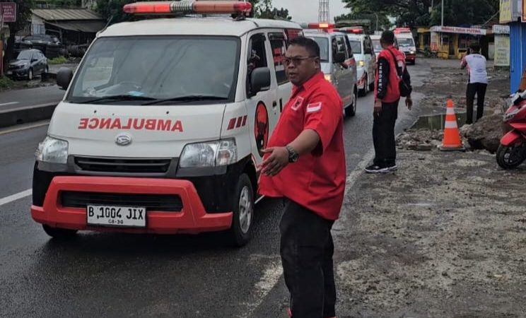Aksi Nyata Kemanusiaan, PDIP Cilegon Kawal Tim Medis dan 26 Ambulans ke Sumatera