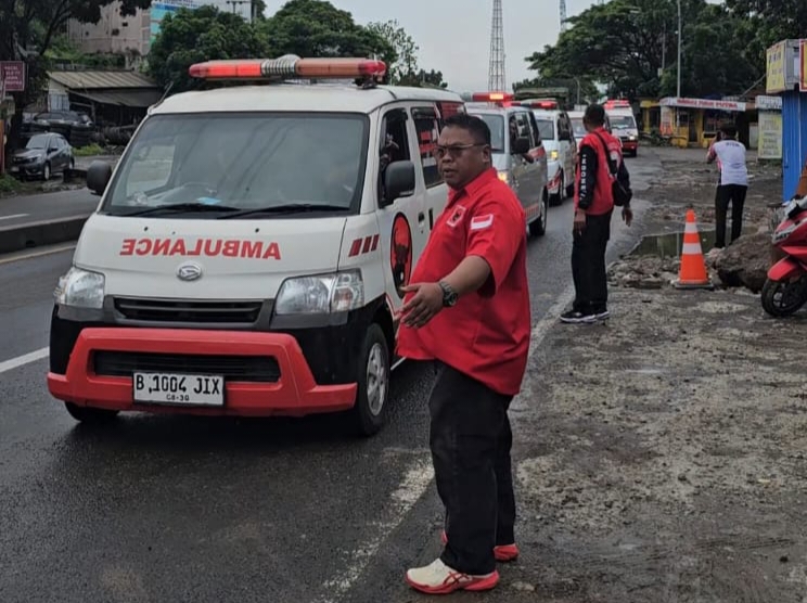 Aksi Nyata Kemanusiaan, PDIP Cilegon Kawal Tim Medis dan 26 Ambulans ke Sumatera