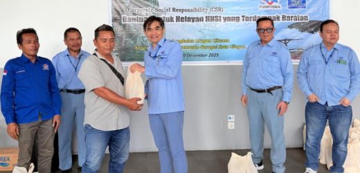 Nelayan Cikuasa Terdampak Cuaca Ekstrem, PT Dover Chemical Salurkan 50 Paket Sembako