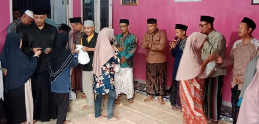 Berkah Ramadhan, Pemuda Periuk Sukamajaya Berbagi Santunan untuk Yatim dan Dhuafa